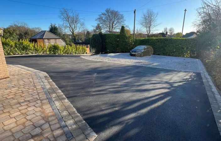 Tarmac & block paving driveway in Dunholme